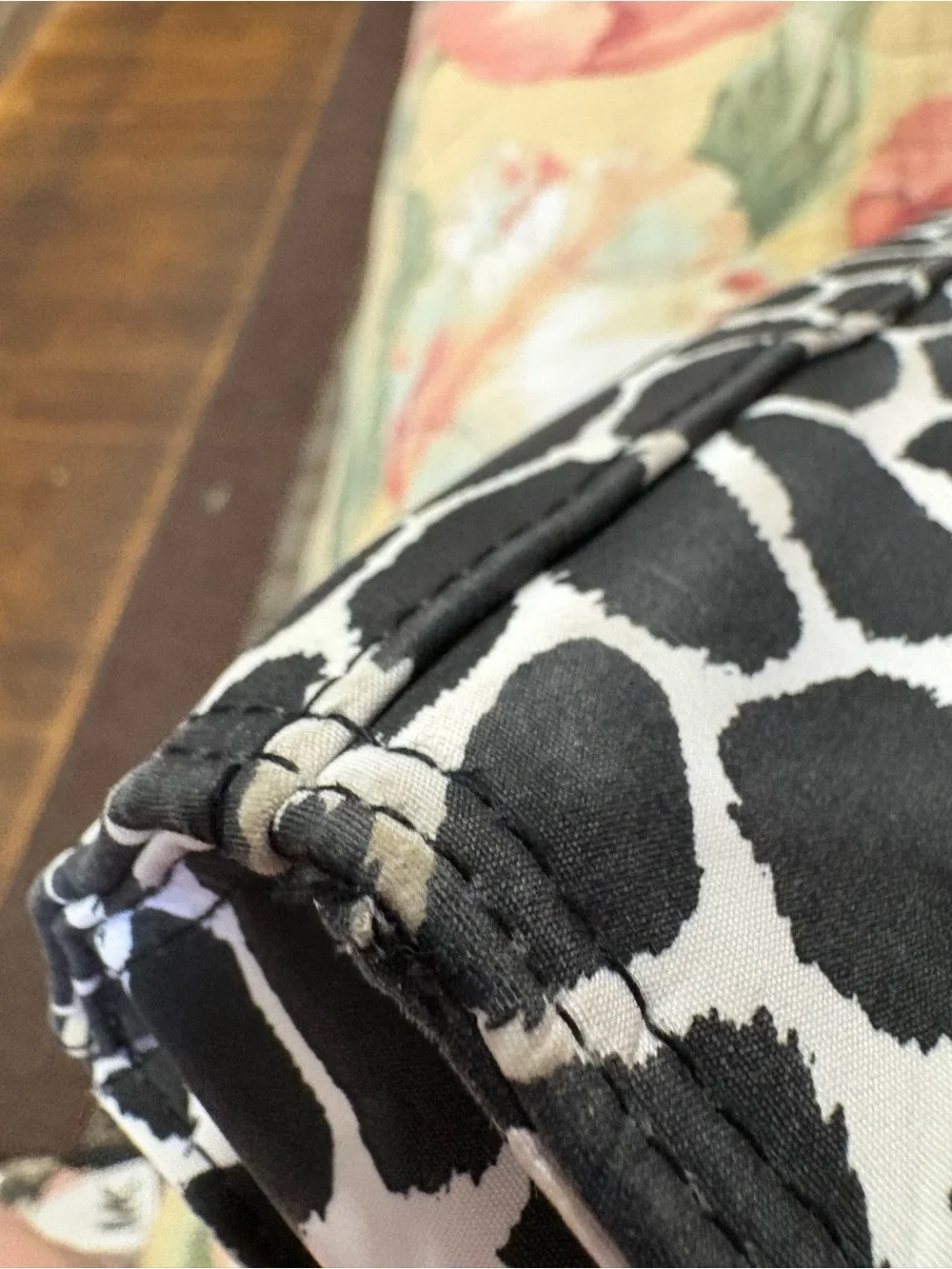 Black & White Giraffe-Print Women's Tote Bag